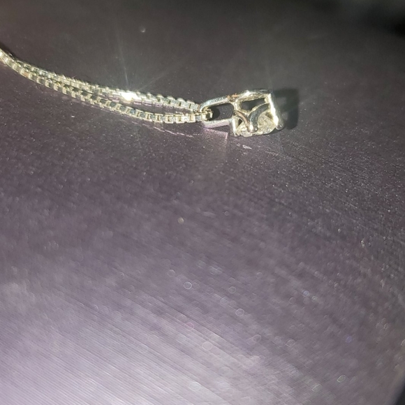 18 karat SI signature Ben Bridge Diamond Pendant - Picture 10 of 16